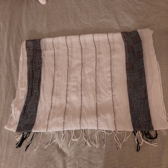 Simons Black & White Scarf - Picture 1 of 3